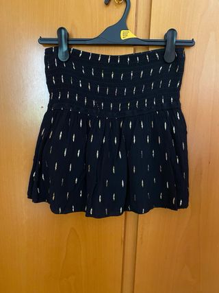 Falda negra y dorada