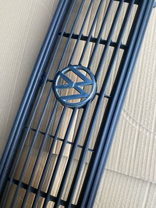 Parrilla VW T3 faros redondos con emblema