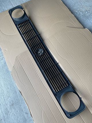 Parrilla VW T3 faros redondos con emblema