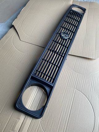 Parrilla VW T3 faros redondos con emblema