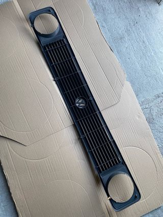 Parrilla VW T3 faros redondos con emblema