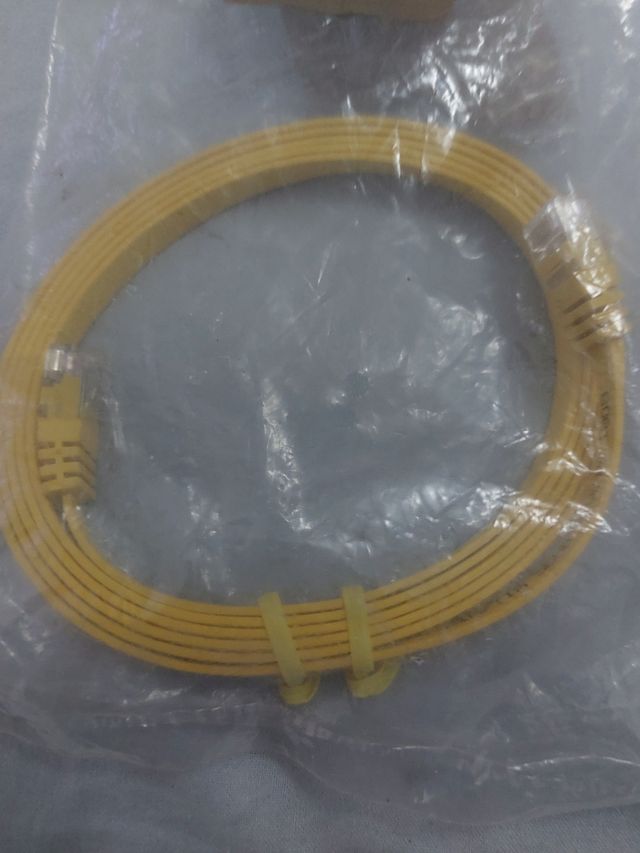 Cable Ethernet Amarillo - 2€