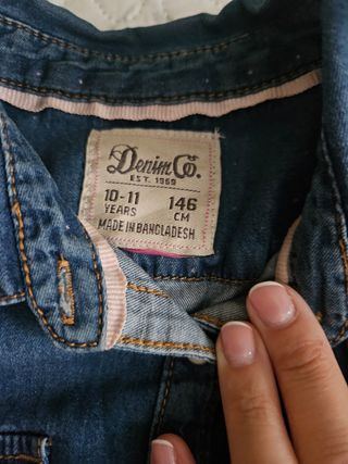 Chaleco pelo sintético niña + camisa denim