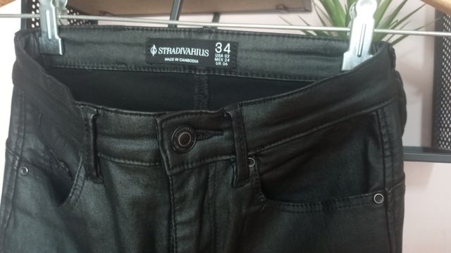 Pantalones efecto cuero Stradivarius XS