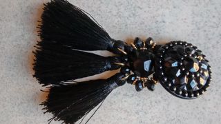 Orecchini con nappine neri