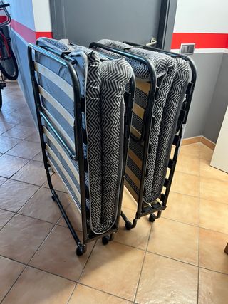 2 Camas Plegables 180cm 
40€ cada una 