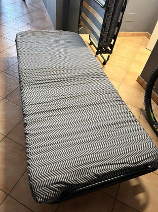 2 Camas Plegables 180cm 
40€ cada una 