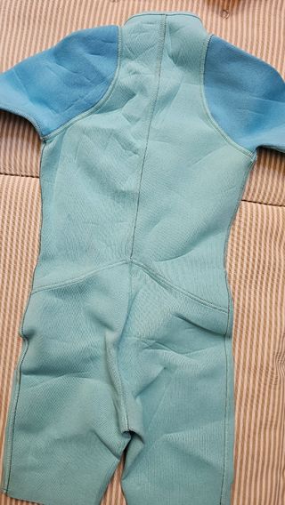 Traje neopreno niño 6 años Subea Decathlon,  2mm.