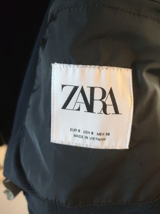 Cazadora bomber Zara negra talla S