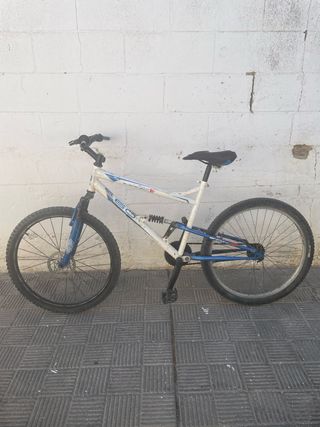 Bicicleta montaña doble suspensión