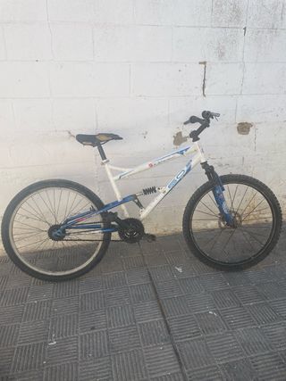 Bicicleta montaña doble suspensión