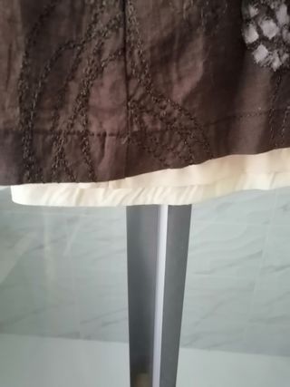 Falda marrón bordada acampanada