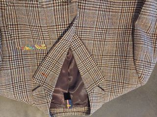 Ult. Dias- Traje moderno Cardenal Marrón Talla 48