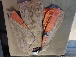Ult. Dias- Traje moderno Cardenal Marrón Talla 48