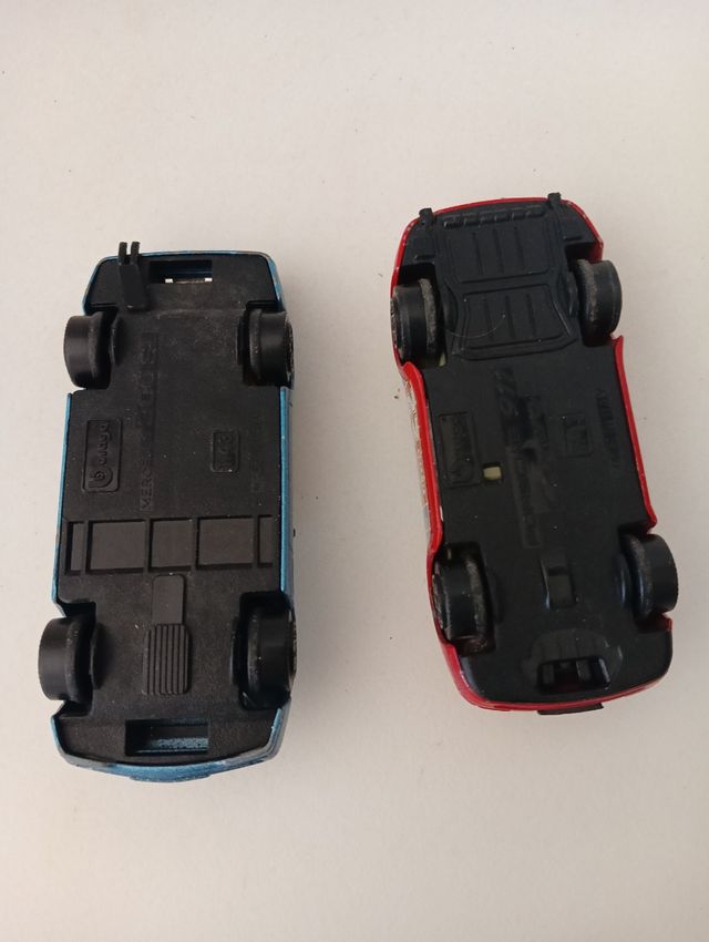 2 Coches miniatura antiguos