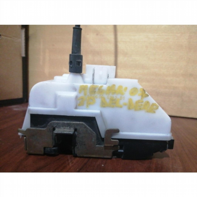 Cerradura puerta delantera derecha Renault