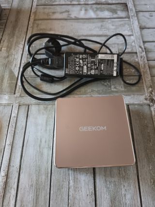Mini PC Geekom A5 Ryzen 7 5825u
