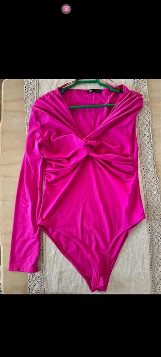 Top fucsia asimétrico