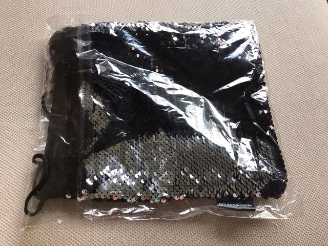 Bolso negro lentejuelas fiesta. Medidas 24x22cm