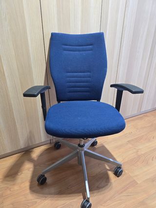 Sillón oficina giratorio azul