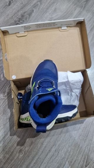 Zapatillas Adidas niño, reflectantes talla 30 1/2