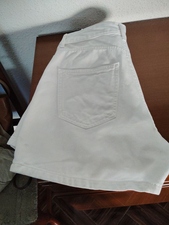 2 pantalones ZARA cortos beige y blanco precio LOT
