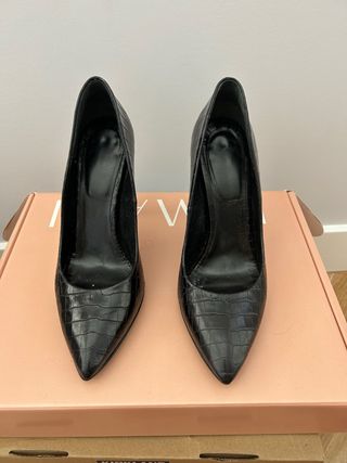 Salones Uterqüe negros - talla 36.
