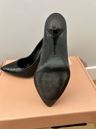Salones Uterqüe negros - talla 36.
