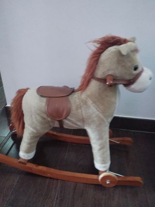 Caballo balancín infantil