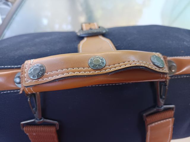 Bolsa de viaje NAF NAF - Negra y Marrón