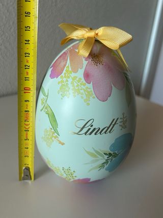 Scatola di latta Lindt a forma di uovo