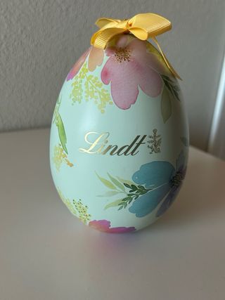 Scatola di latta Lindt a forma di uovo