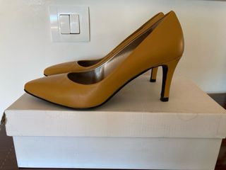 zapatos de piel, tipo salón, color mostaza nº35 