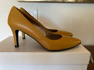 zapatos de piel, tipo salón, color mostaza nº35 