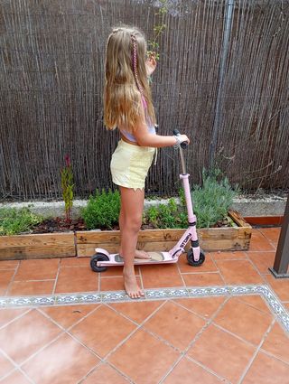 Patinete rosa niña
Plegable
Con pata de cabra