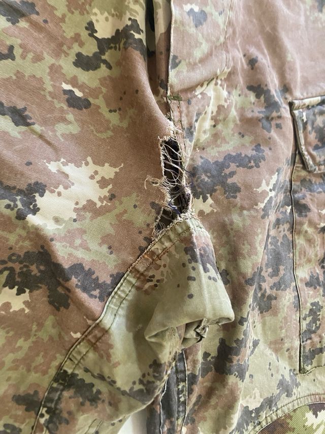 Pantaloni mimetici militari usati
