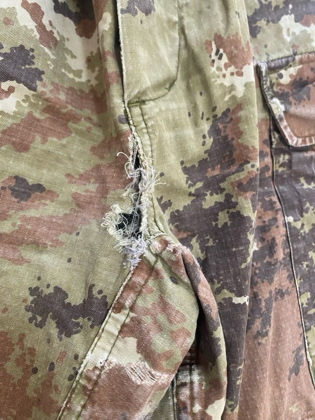 Pantaloni mimetici militari usati