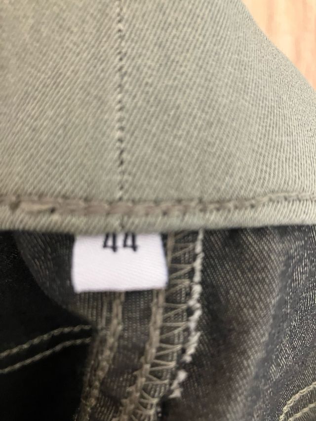 Pantalones pitillo verde oliva (mujer - talla 44)