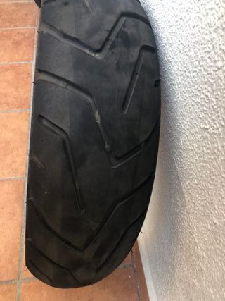 Neumáticos moto Metzeler y Brigestone 