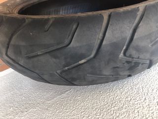 Neumáticos moto Metzeler y Brigestone 