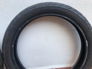 Neumáticos moto Metzeler y Brigestone 