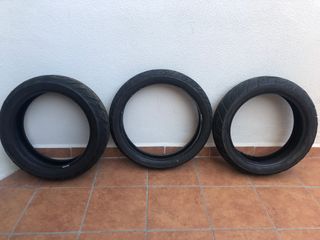 Neumáticos moto Metzeler y Brigestone 