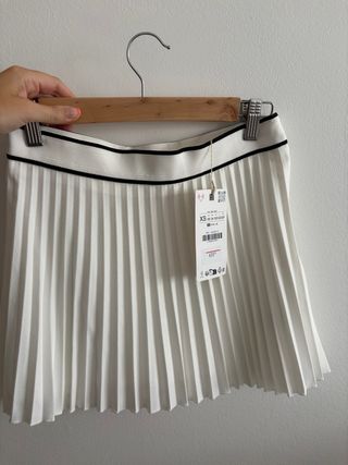 Falda pantalón plisada blanca