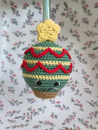 Precioso adorno navideño hecho a mano a crochet 