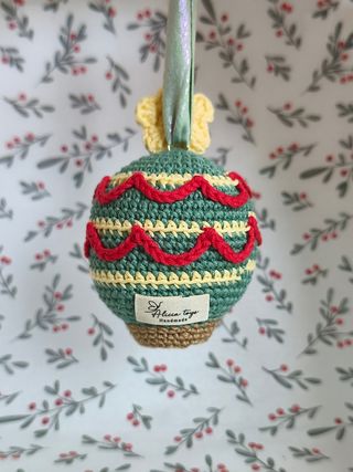 Precioso adorno navideño hecho a mano a crochet 