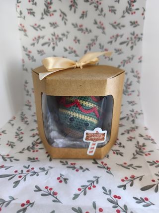 Precioso adorno navideño hecho a mano a crochet 