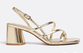 Sandalias doradas Stradivarius tacón ancho