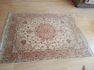 Tappeto persiano in lana e seta. Annodato a mano