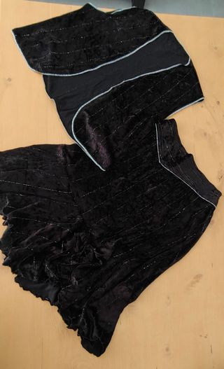 Conjunto falda y chaleco negro