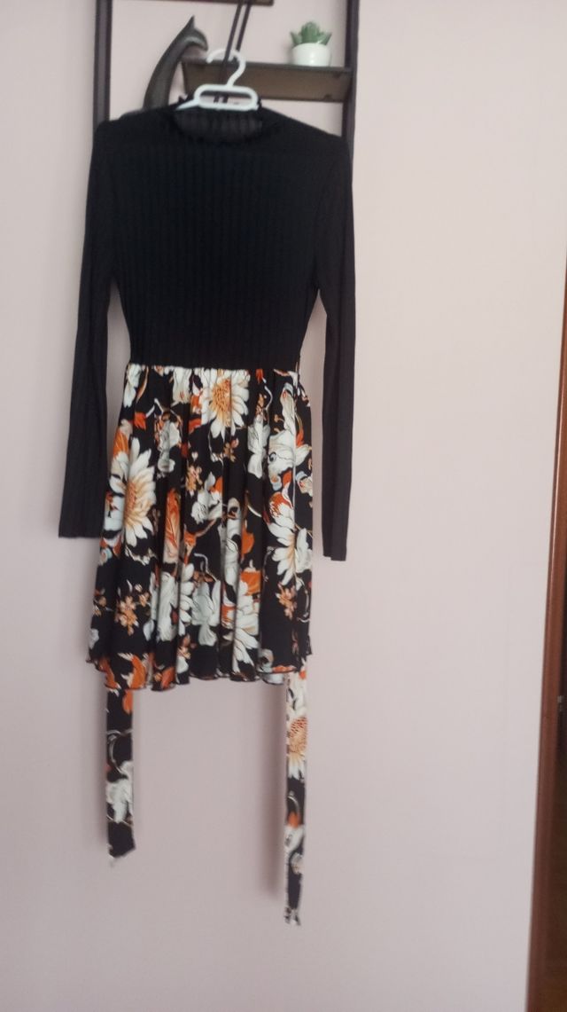 Vestido negro y naranja estampado
